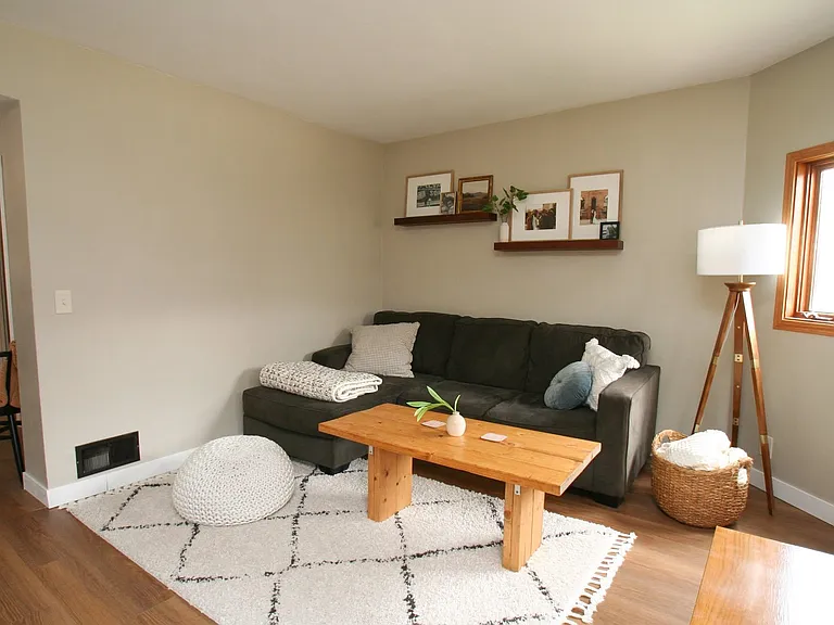 418 W Holmes St — Photo 3