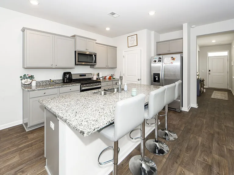 493 Cedarview Rd — Photo 4