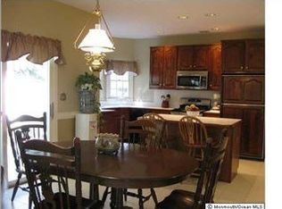 1 Garnet Ln, Freehold, NJ 07728