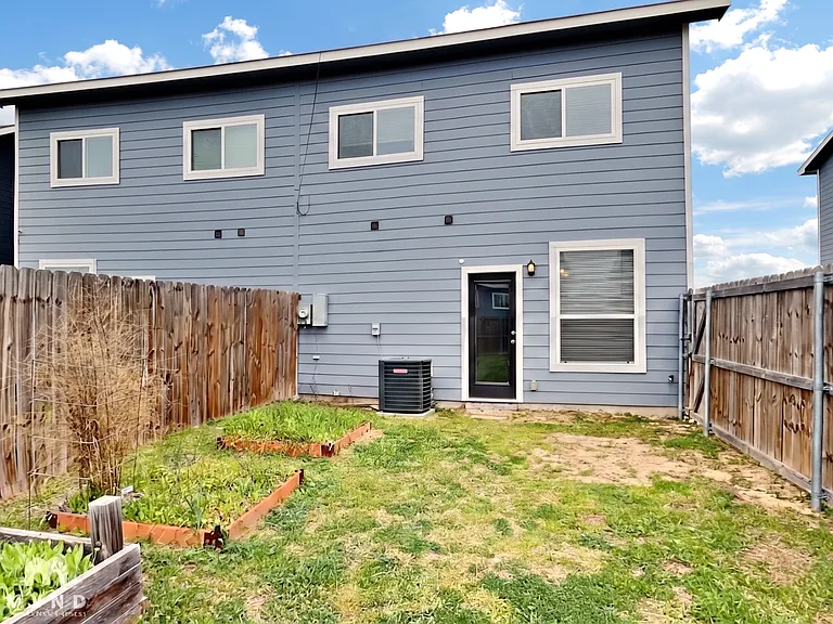 3230 Cherry Ln — Photo 18