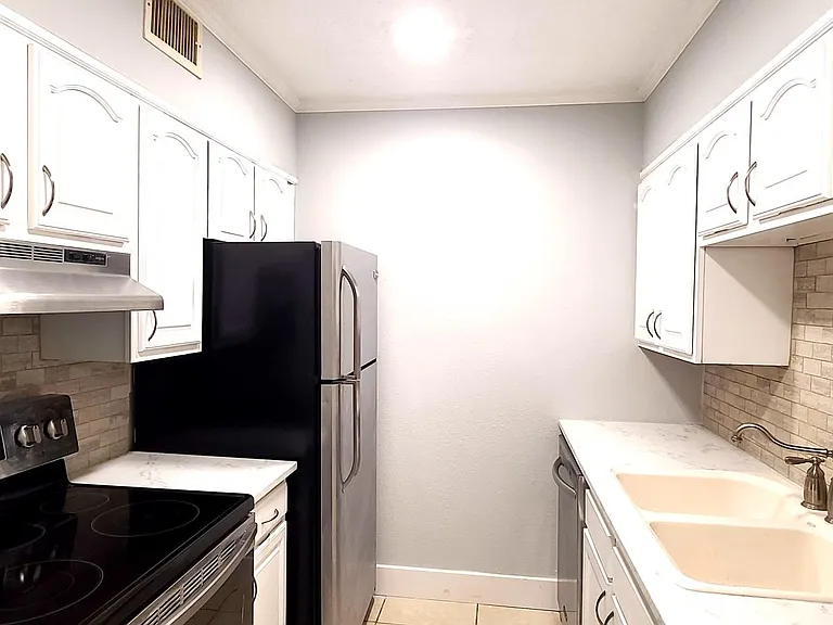6519 W Newberry Rd #702 — Photo 12