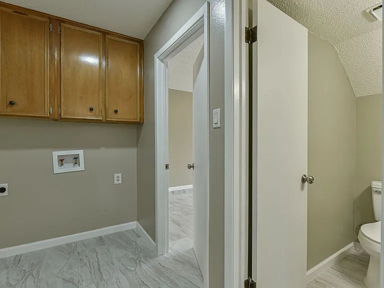 1141 Royal Crest Dr — Photo 28