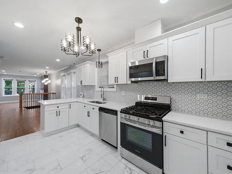 8326 S Luella Ave — Photo 11