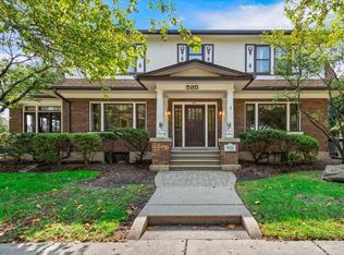 585 Park St, Elgin, IL 60120