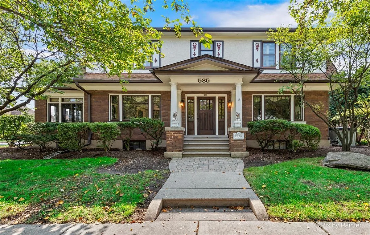 585 Park St photo 1