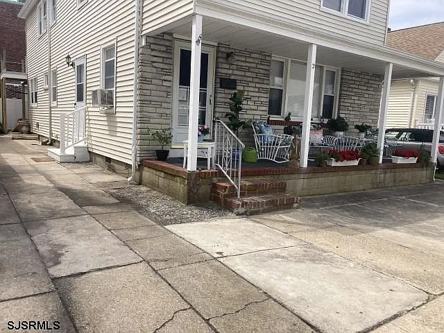 2 bed, 1.0 bath, $2,200 — Photo 2