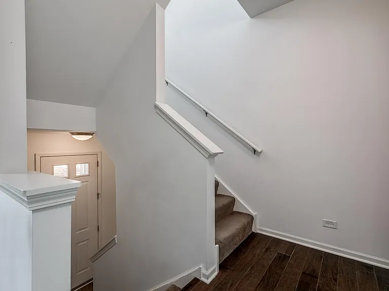220 Laurel Ave — Photo 4