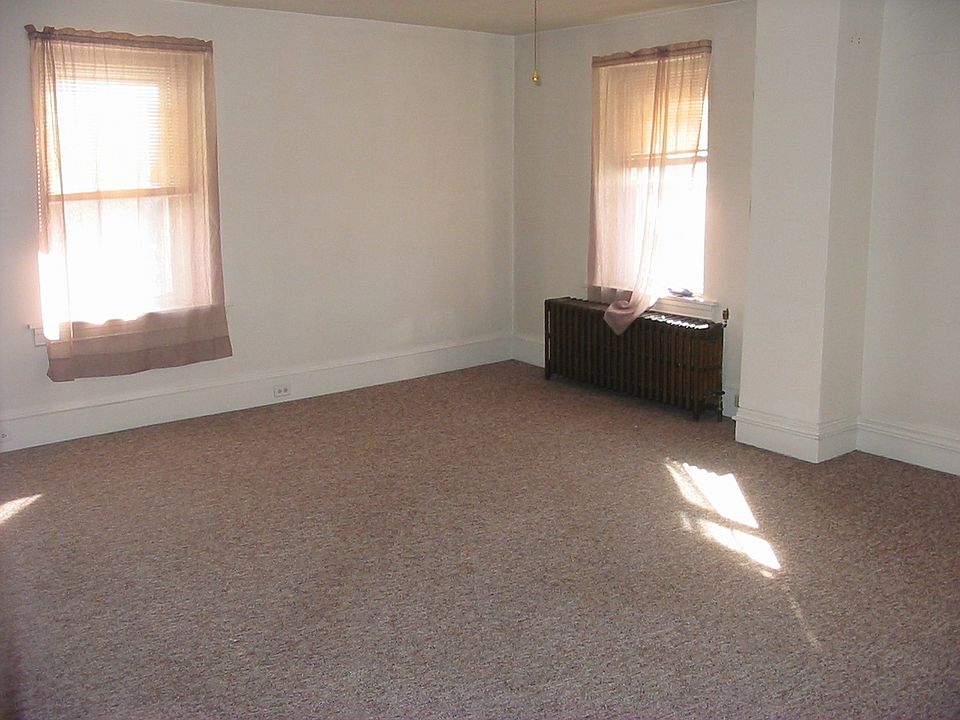 2nd image of 134 S 5th St APT 4