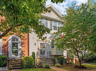 13834 Rampant Lion Ct, Centreville, VA 20120