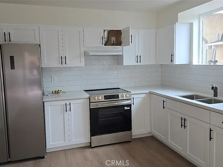 837 E 33rd St — Photo 2
