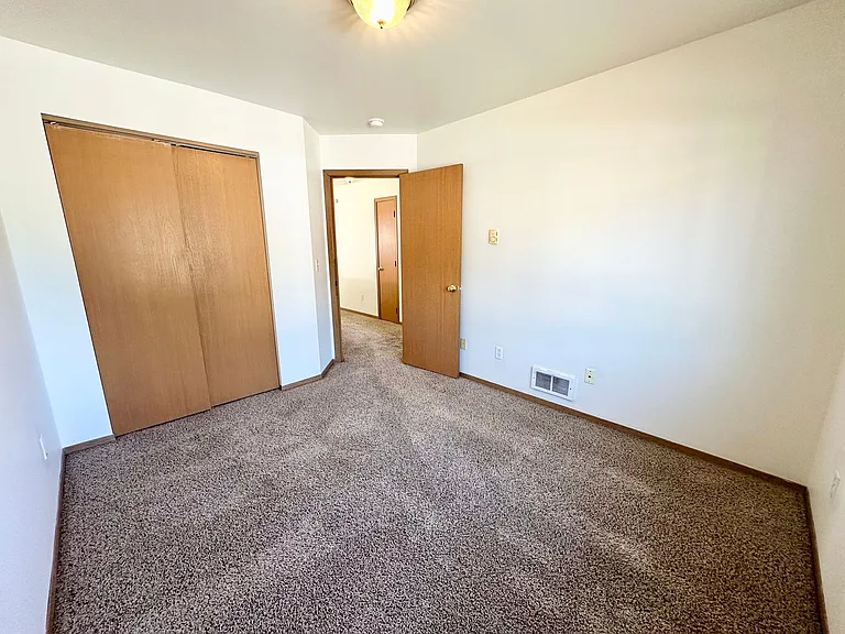 2103 N Yellowstone St — Photo 46