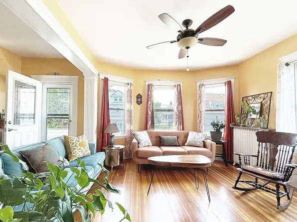 173 Grovers Ave #2, Winthrop, MA 02152