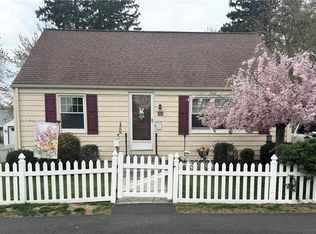 20 Pleasant St, Lincoln, RI 02865