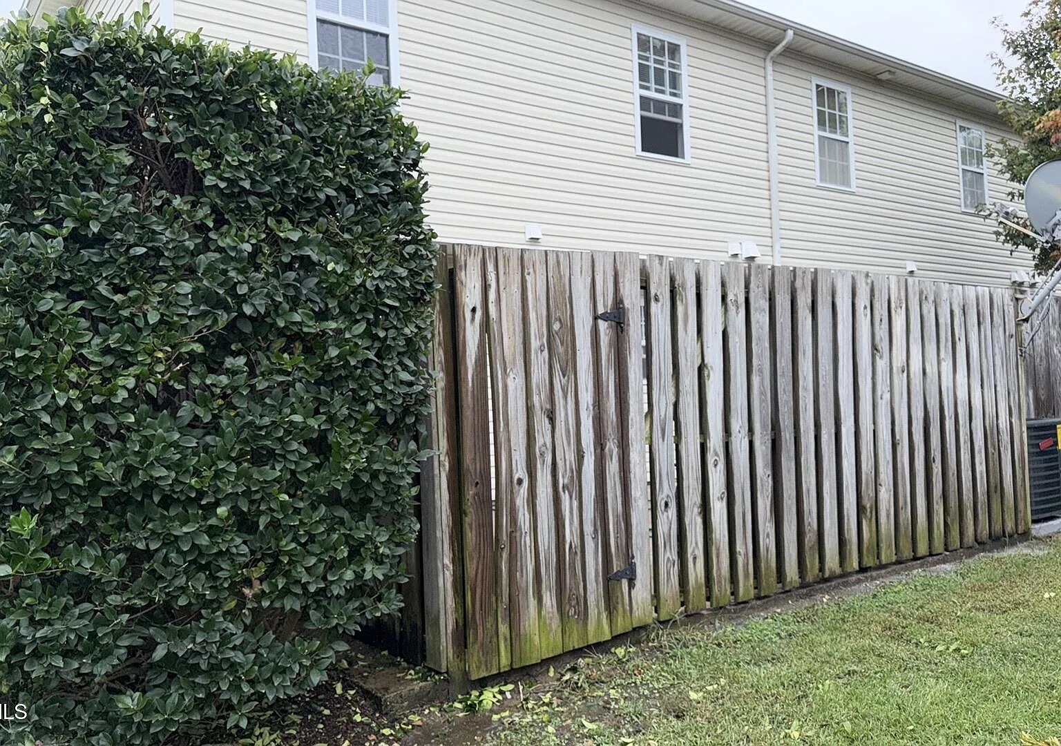 3 bed, 2.5 bath, 1492 sqft, $1,300 — Photo 4