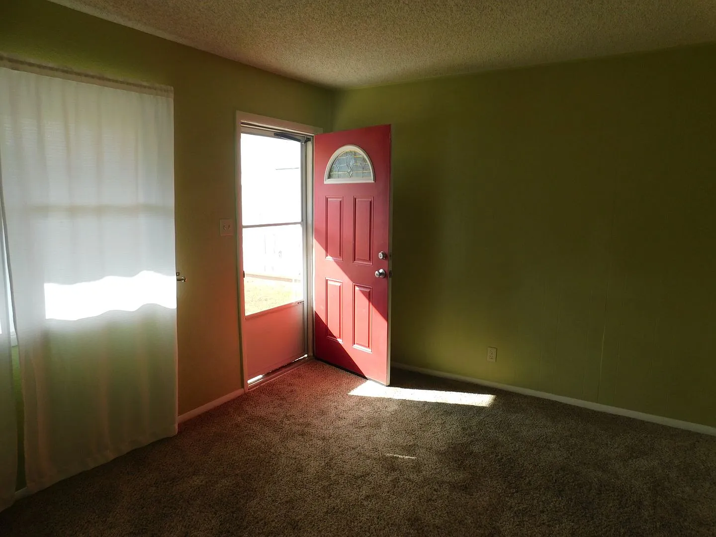 Showing starts September 16- Pretty nice, clean home. — Photo 3