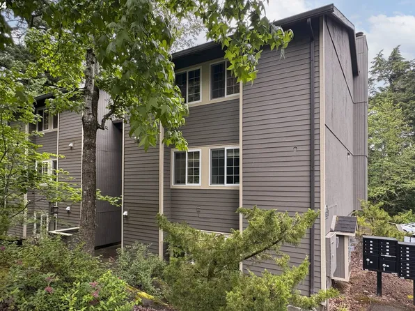 2403 SW Nebraska St APT 17, Portland, OR 97239