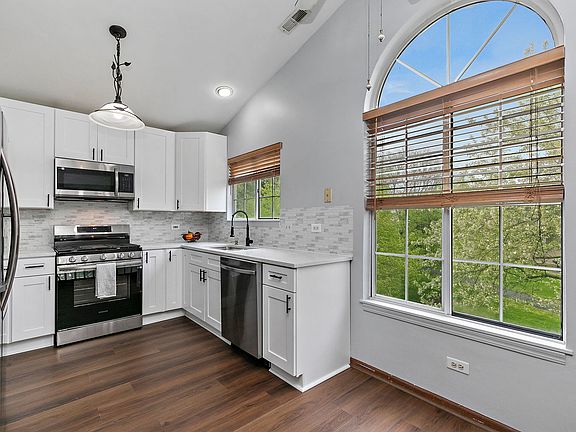 5th image of 180 Brittany Dr Unit B