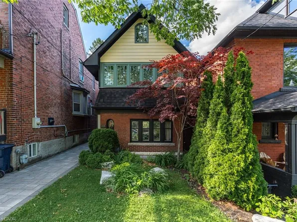 225 Oakmount Rd, Toronto, ON M6P 3K3
