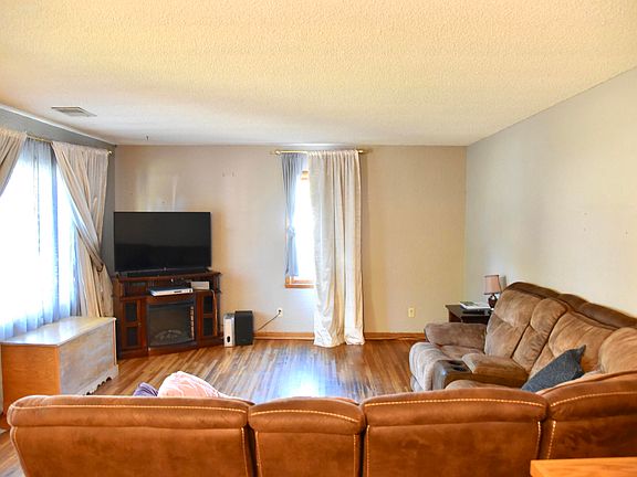 2nd image of 1019 E Erskine St