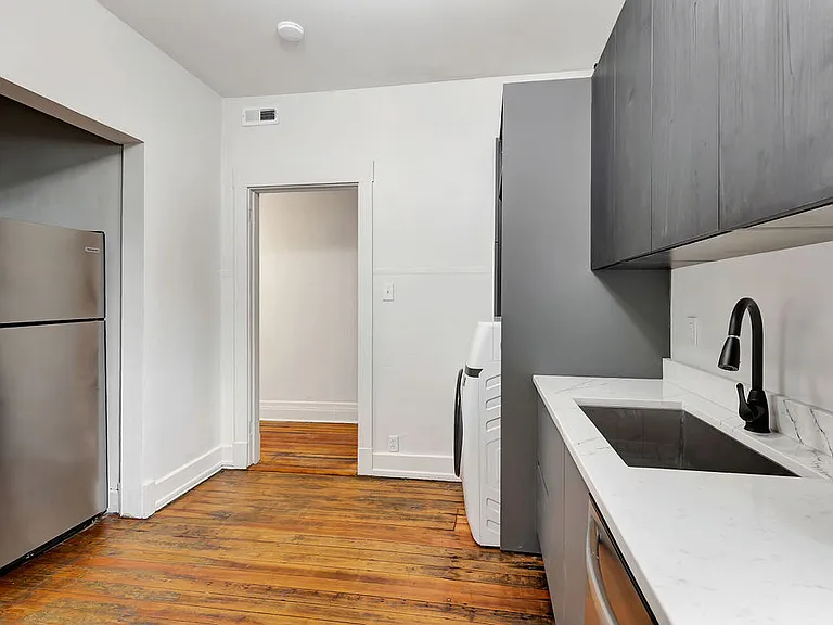 35 E 8th St #B — Photo 8