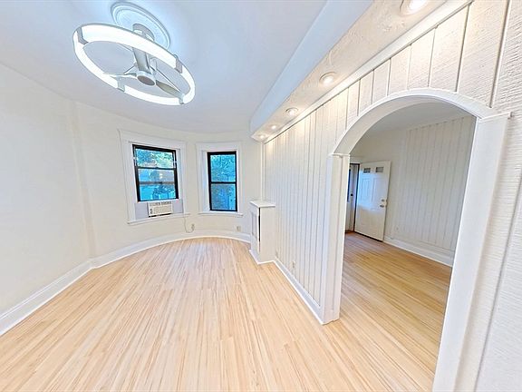 2nd image of 40 Winchester St APT 8
