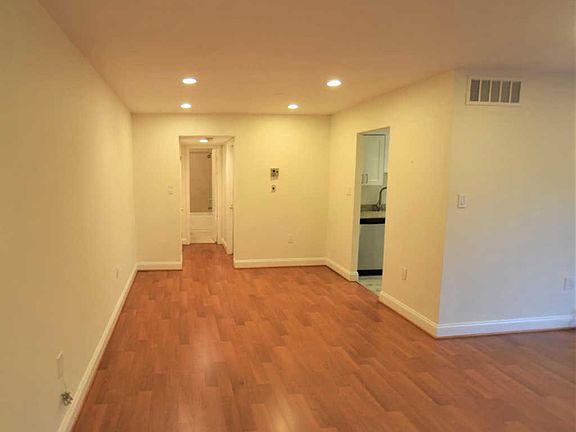 3rd image of 9483 Fairfax Blvd APT 304