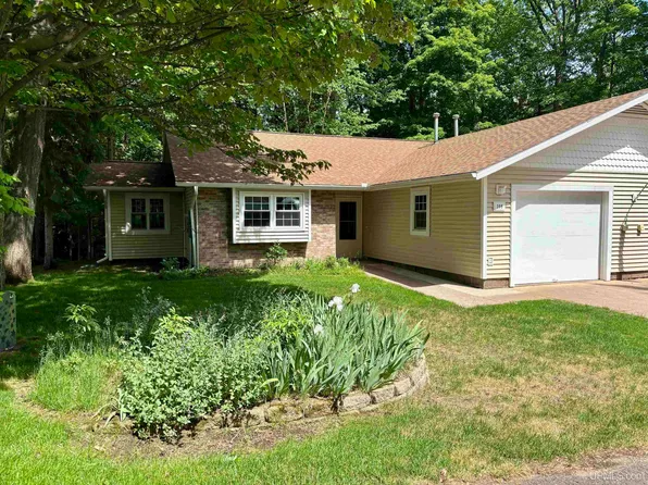 108 Forest Ridge Dr, Marquette, MI 49855