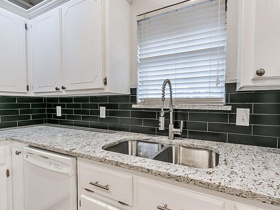3rd image of 613 Katelyn Ln