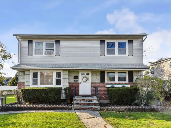 6 Hallock Street, East Farmingdale, NY 11735