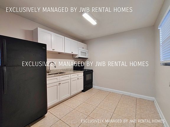 4th image of 1029 Caliente Dr Unit 1A