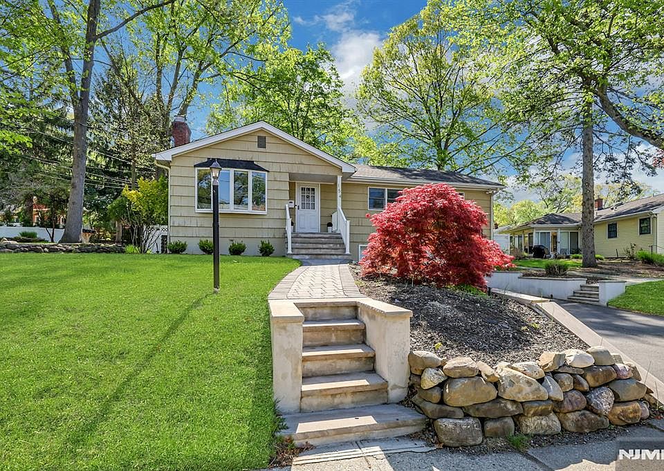 1st image of 154 Spring Valley Rd