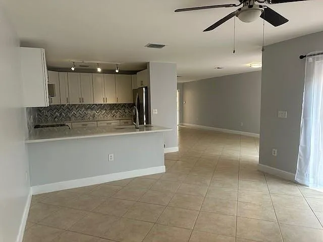 4 bed, 2.5 bath, 1810 sqft, $3,800 — Photo 2