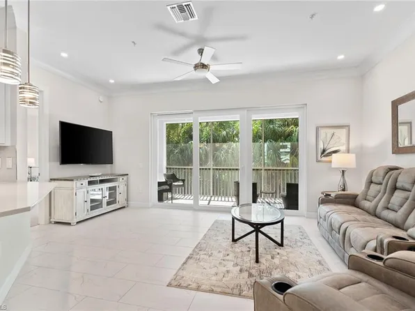 238 Indies DR E #201, NAPLES, FL 34114