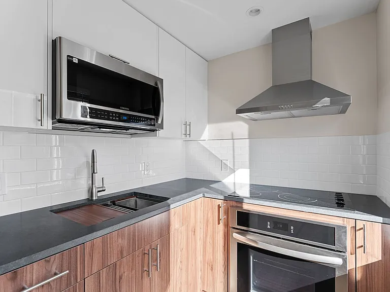 McKinnley Apartments - Luxury Studios! — Photo 25