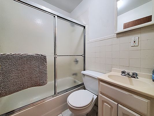 4th image of 1978 2nd Ave #4