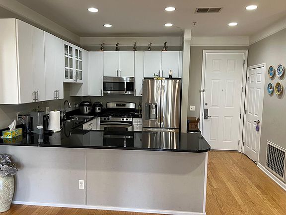 4th image of 1300 Grand St APT 505