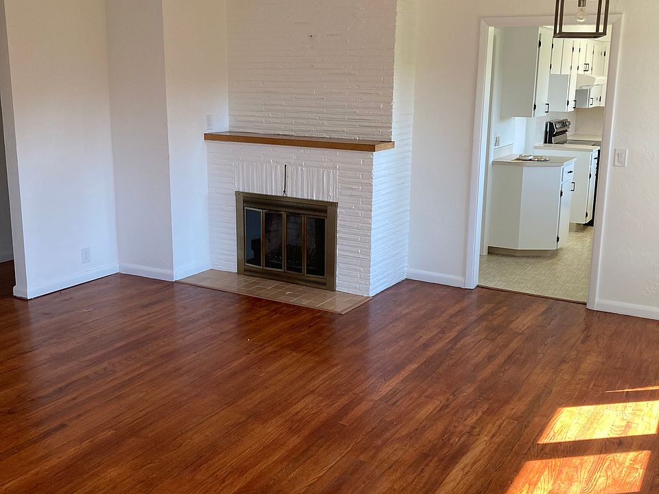 2nd image of 1421 NE 9th Ave