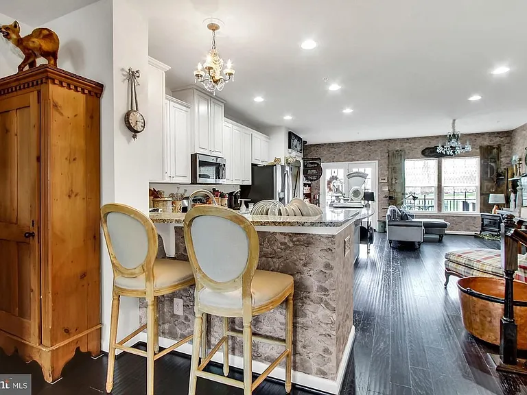 927 Brechin Ln — Photo 7