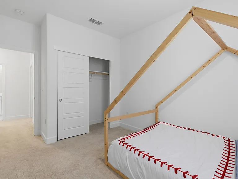 1582 Levy St — Photo 15