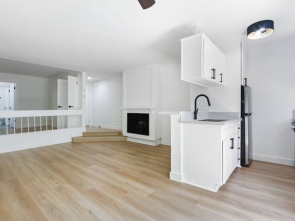 3rd image of 727 Westbourne Dr APT 306