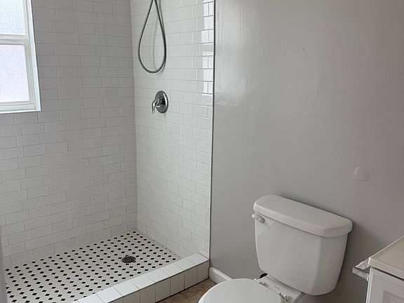 5th image of 4330 N Longview Ave #2