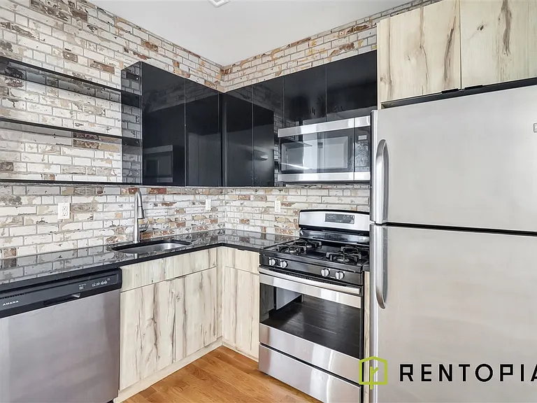 77 Berry St #2B — Photo 2