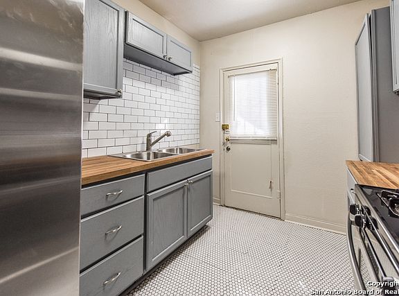 5th image of 324 E Rosewood Ave APT 03
