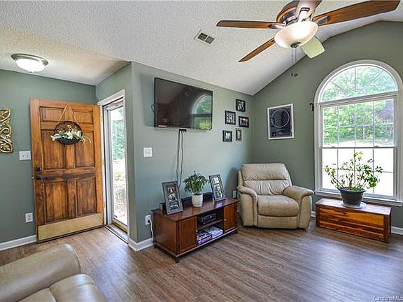 5th image of 508 Basswood Way