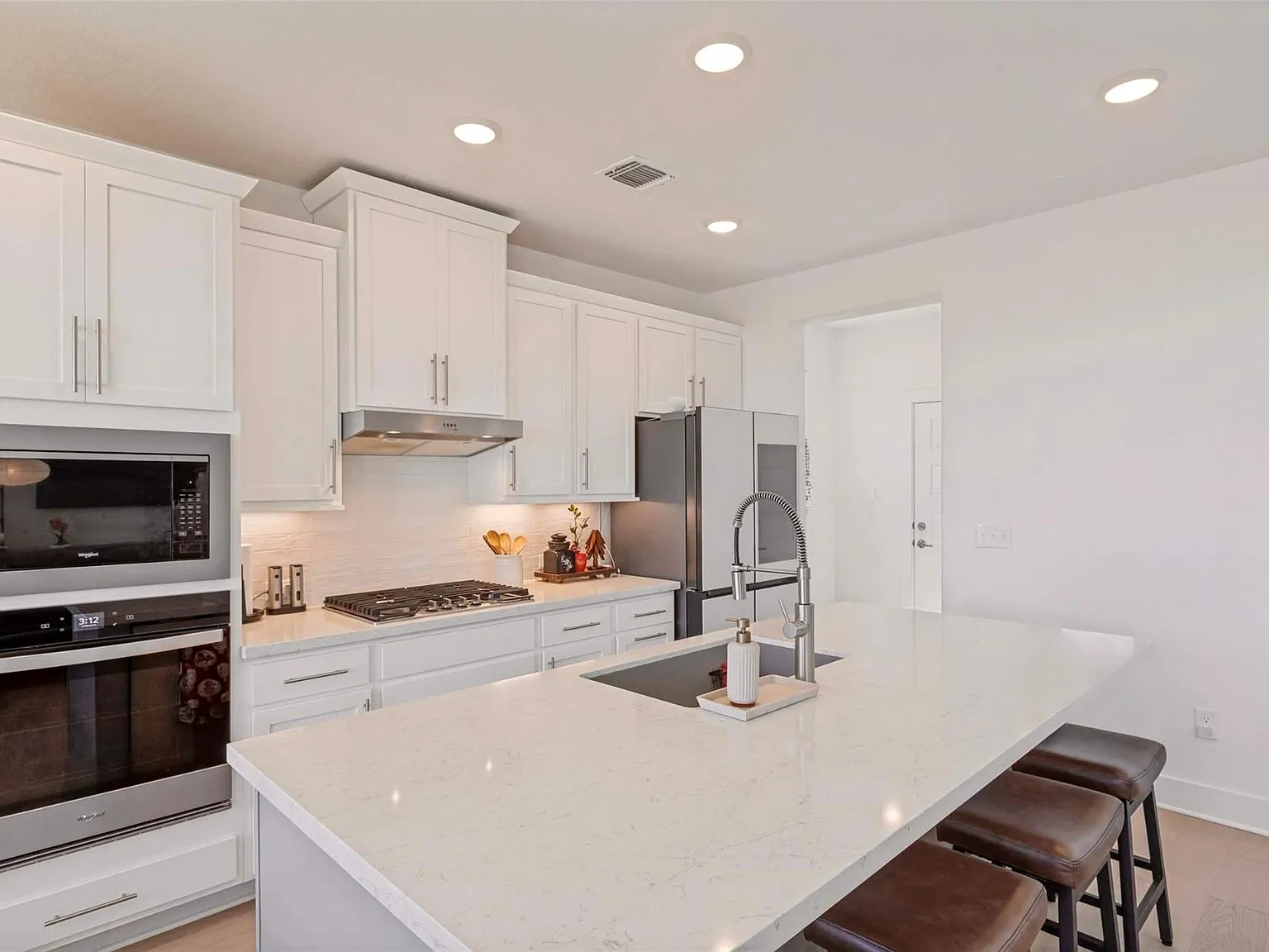 3 bed, 2.5 bath, 1779 sqft, $2,850 — Photo 4