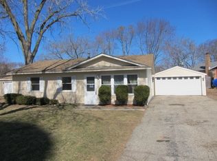 2212 Country Ln, McHenry, IL 60051