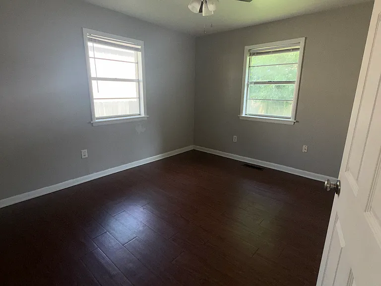 1819 Robins St — Photo 9