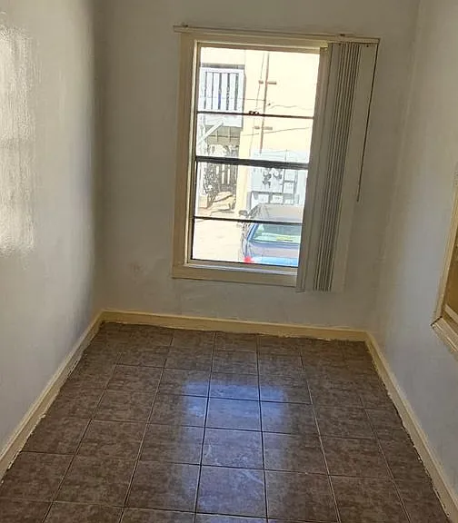 2651 S Manhattan Pl — Photo 3
