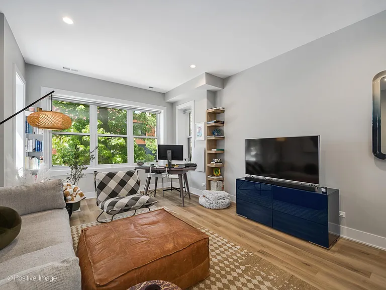 833 N Hoyne Ave #2S — Photo 6