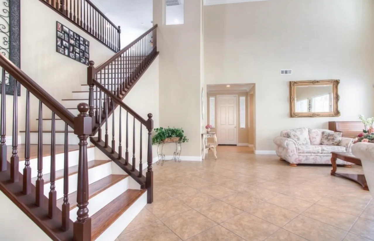 6 bed, 5500 sqft, $999 — Photo 3